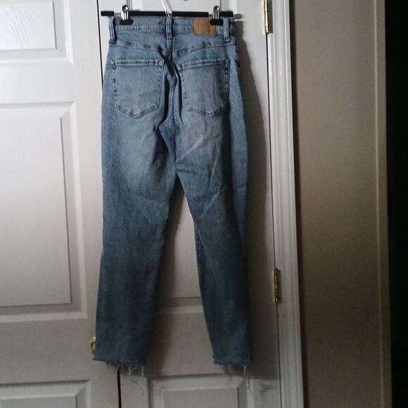 Aeropostale Curvy Mom distressed raw hem Jeans Sz 2 NWOT - Picture 4 of 9